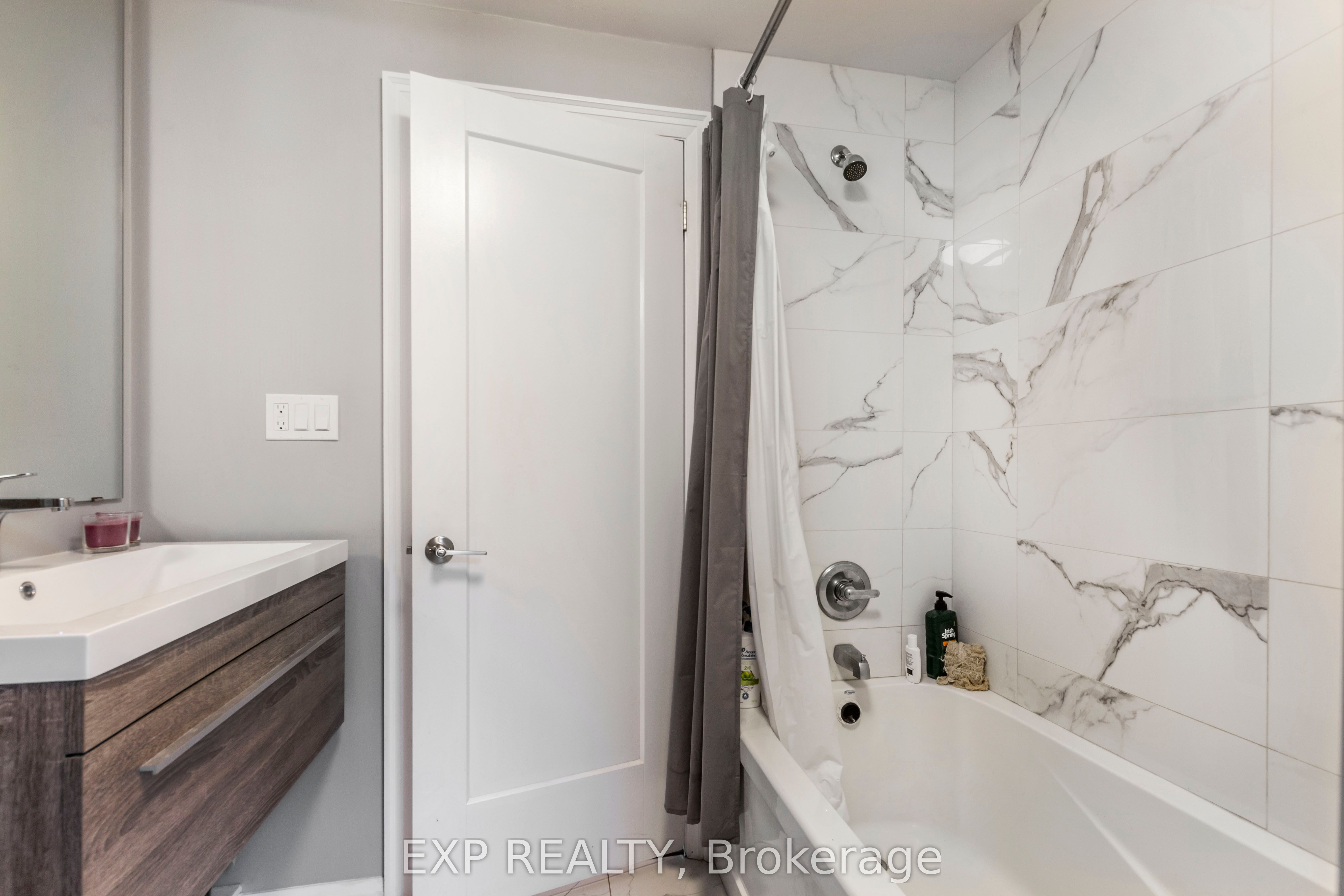 144 Wellington Street N, #2