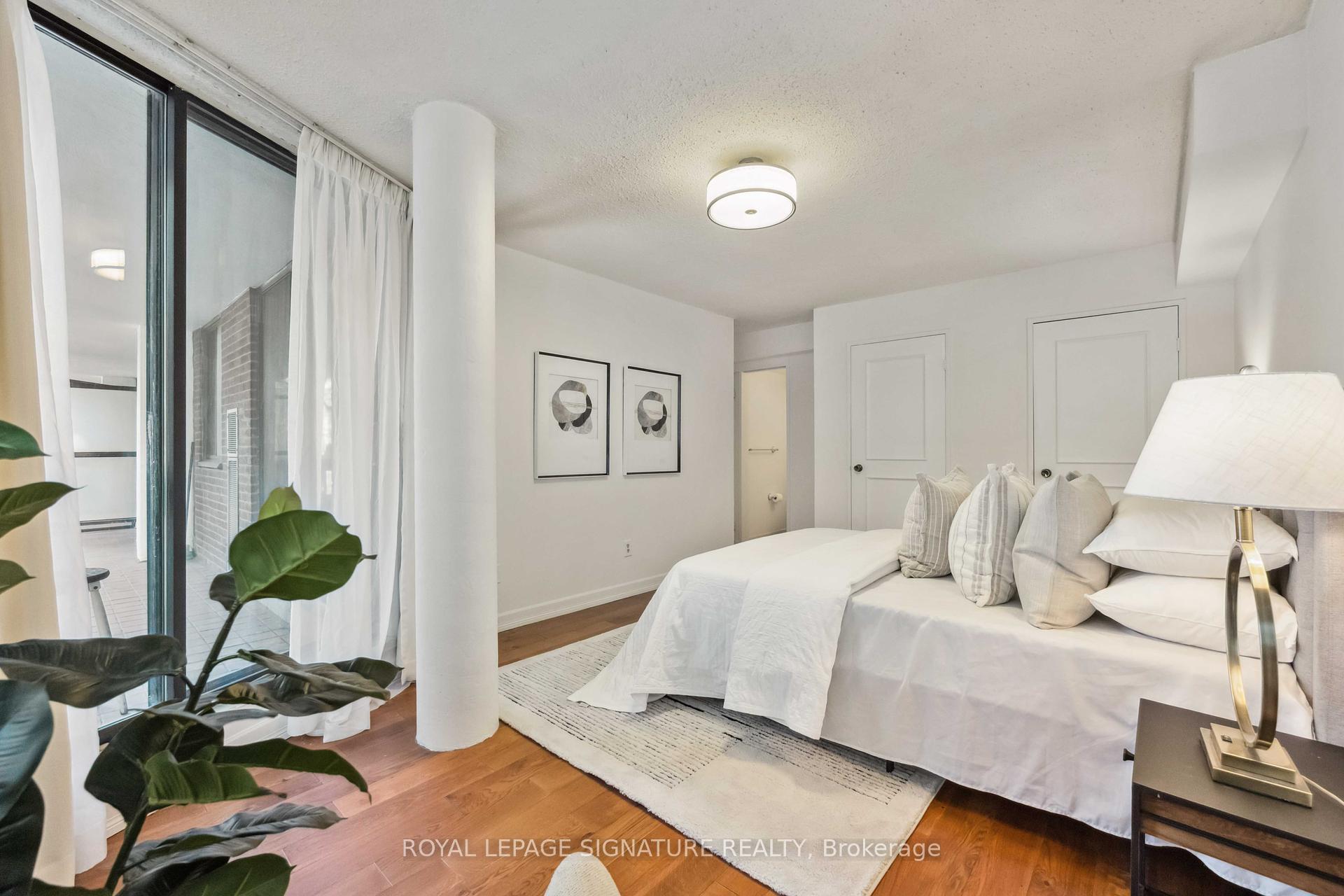 2 Bedrooms Condo at 212 St. George, Toronto For sale