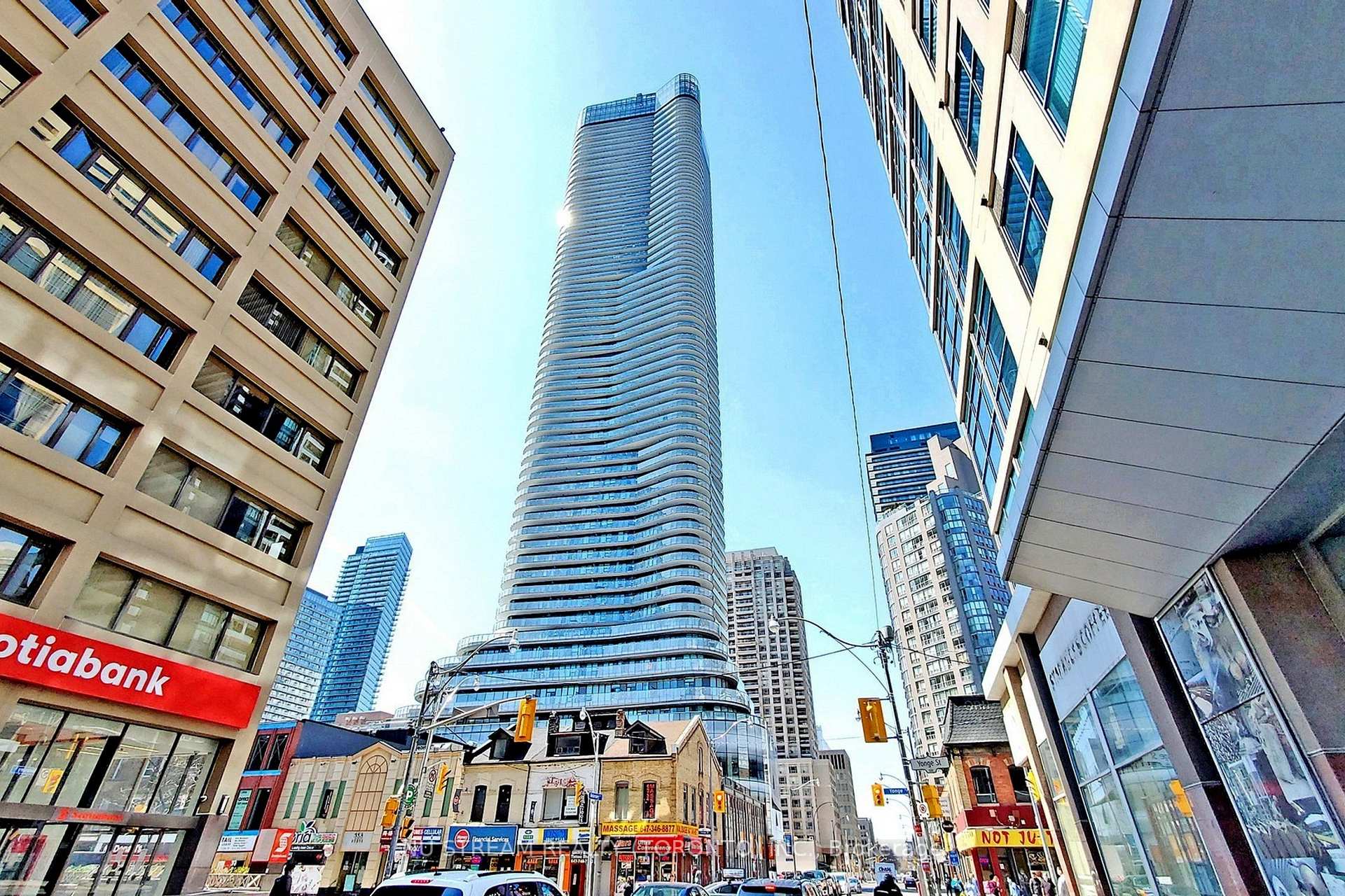 2 Bedrooms Condo at 11 Wellesley, Toronto For sale