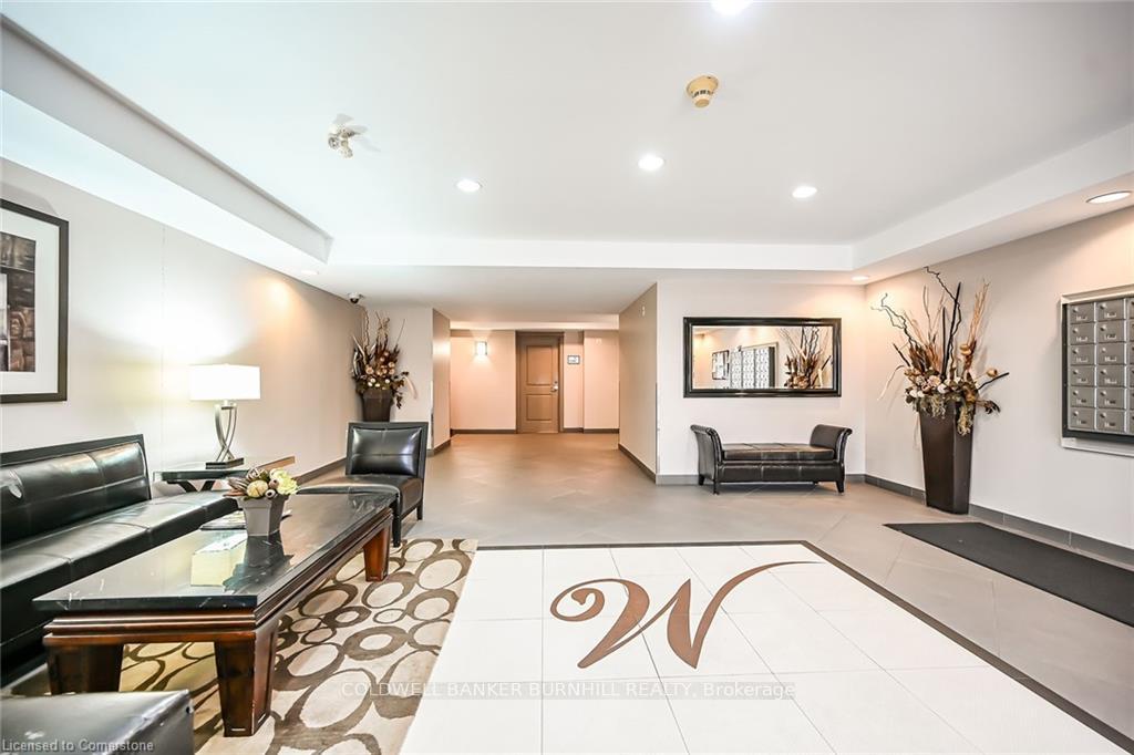 2 Bedrooms Condo at 396 Plains,  Burlington For sale