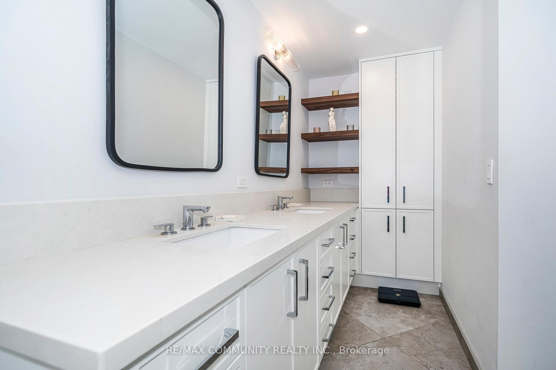2 Bedrooms Condo at 980 Yonge,  Toronto For sale