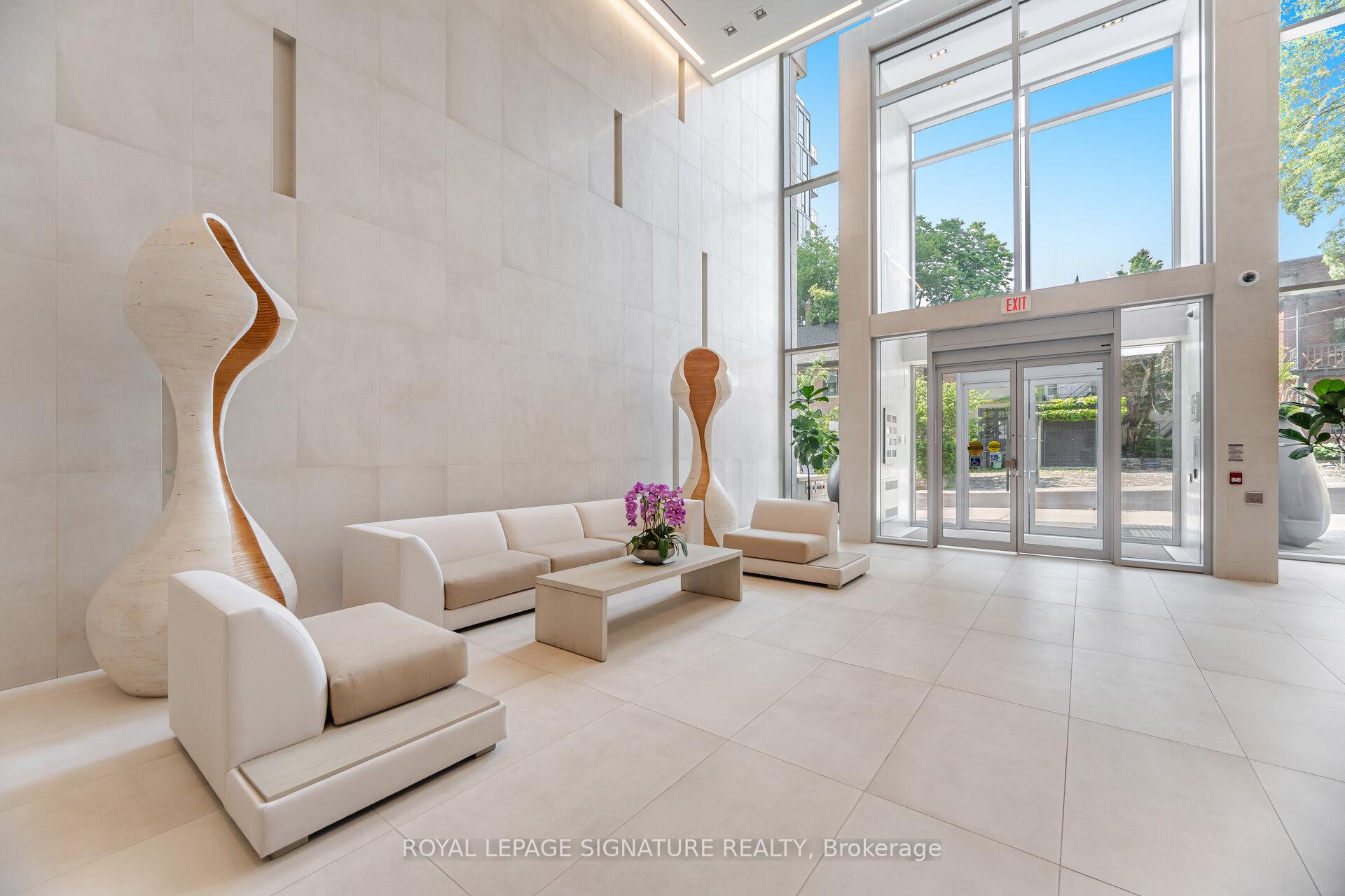 2 Bedrooms Condo at 170 Avenue, Toronto For sale
