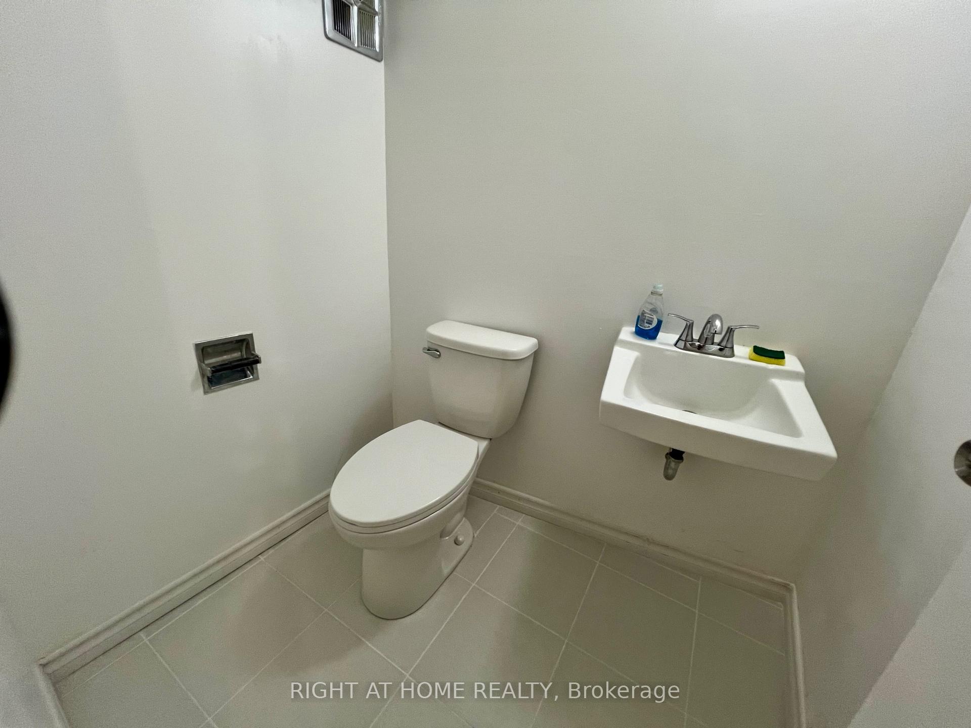 4 Bedrooms Condo at 286 Sprucewood, Toronto For sale