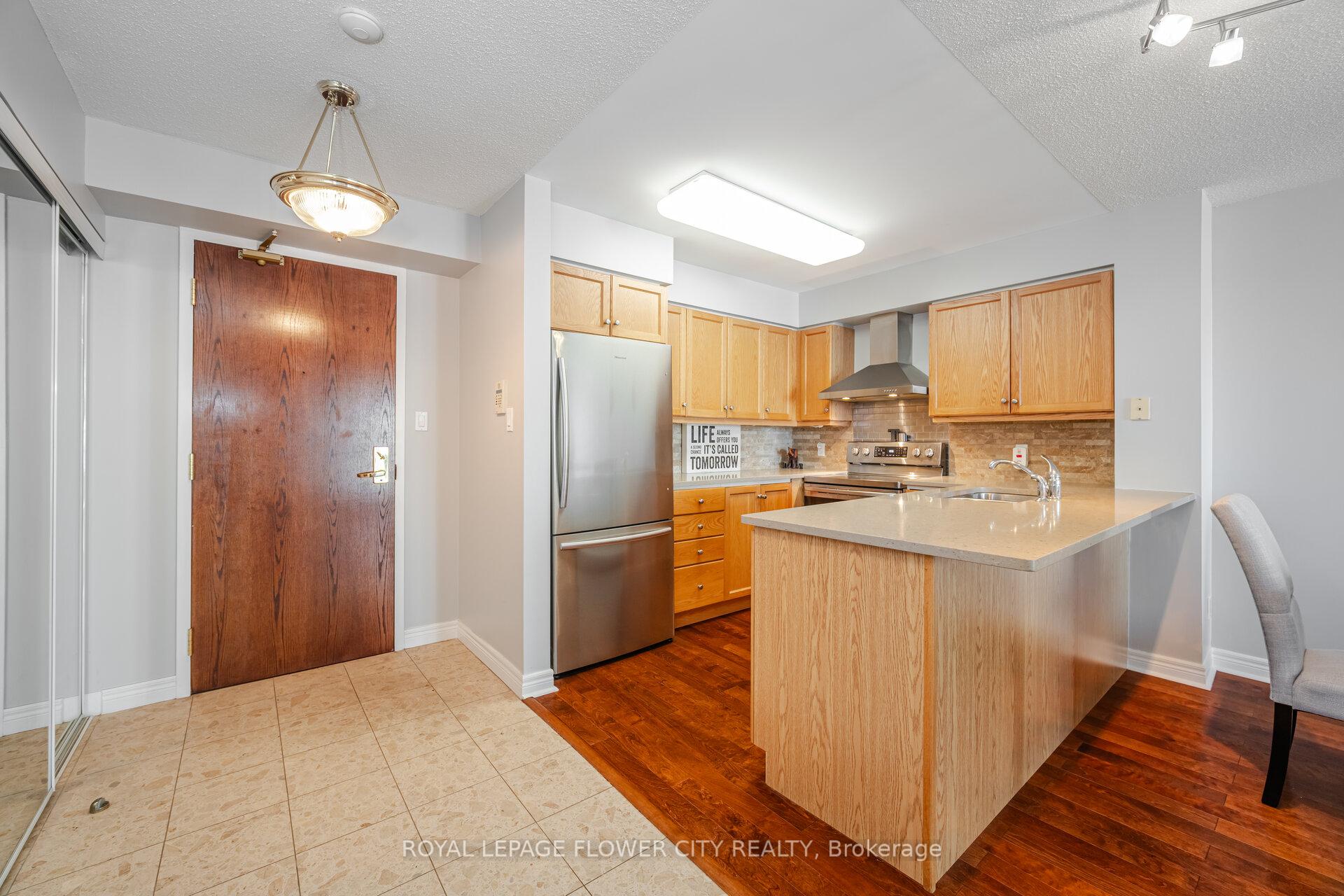 2 Bedrooms Condo at 156 Enfield, Mississauga For sale