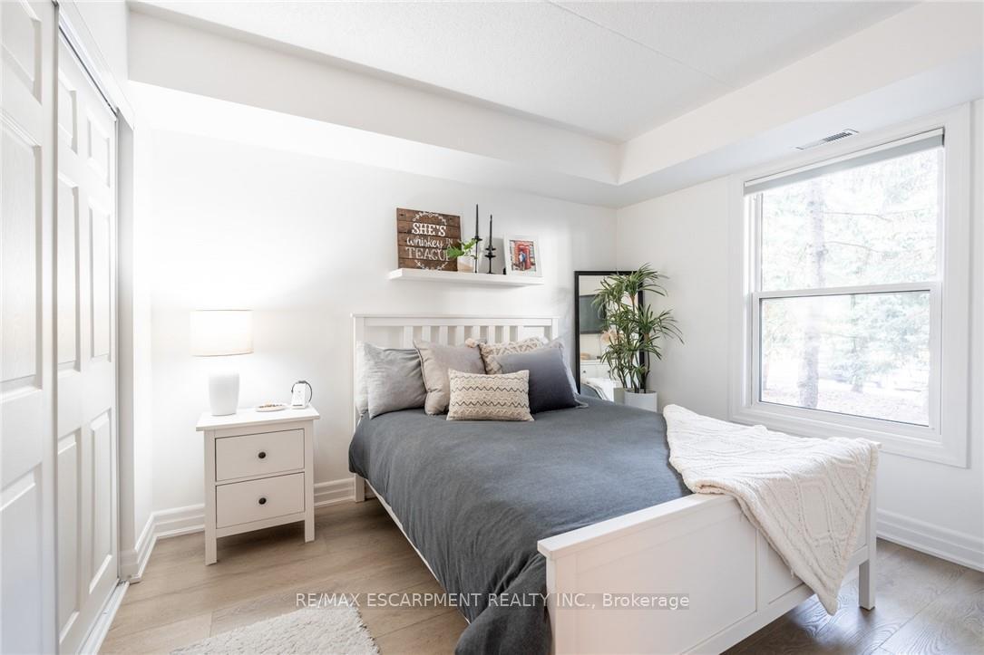 1 Bedroom Condo at 2010 Cleaver,  Burlington For sale