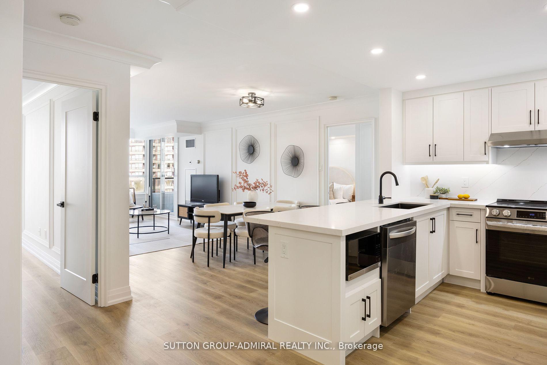 2 Bedrooms Condo at 11 Townsgate,  Vaughan For sale