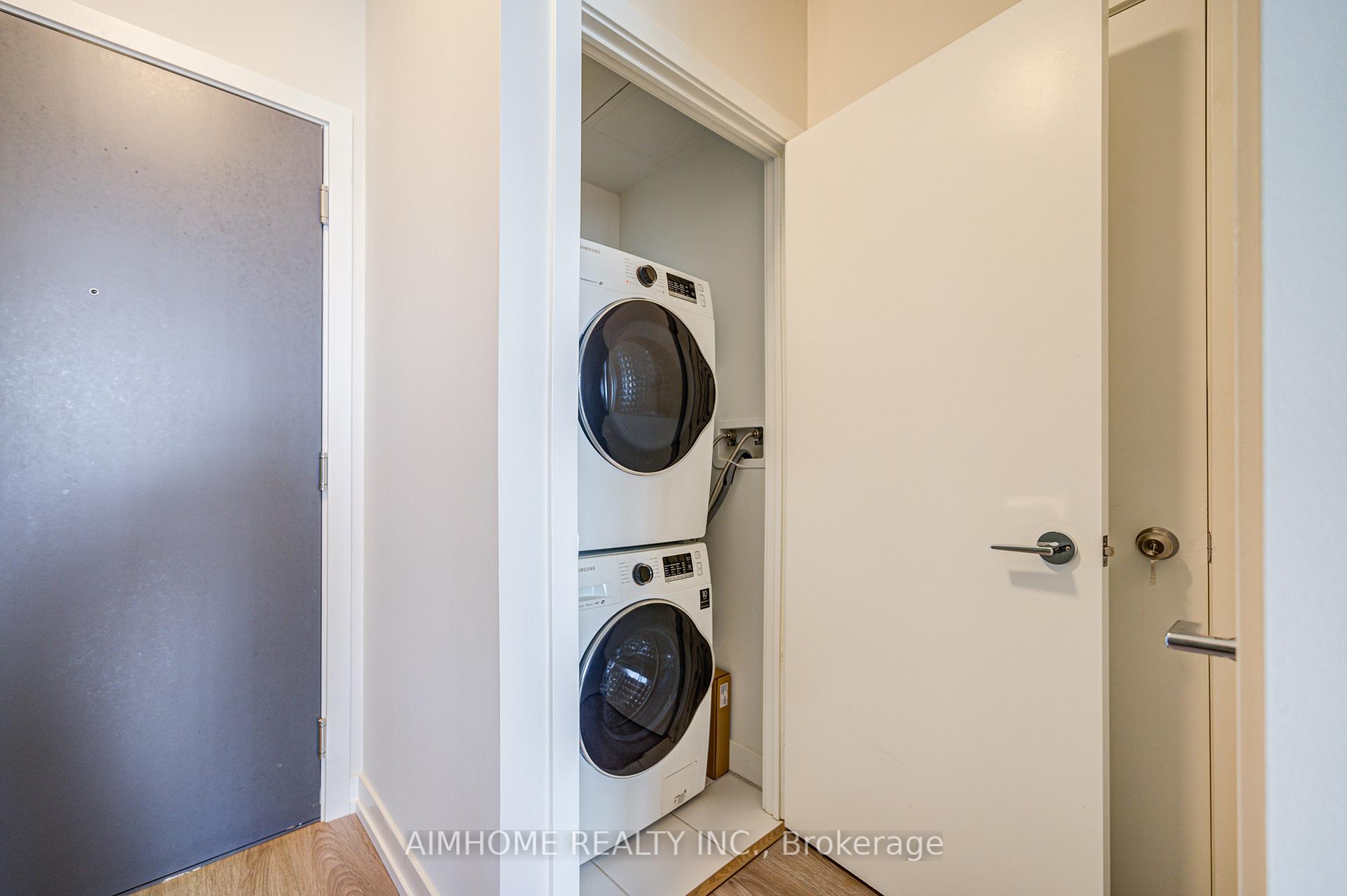 2 Bedrooms Condo at 10 De Boers, Toronto For sale