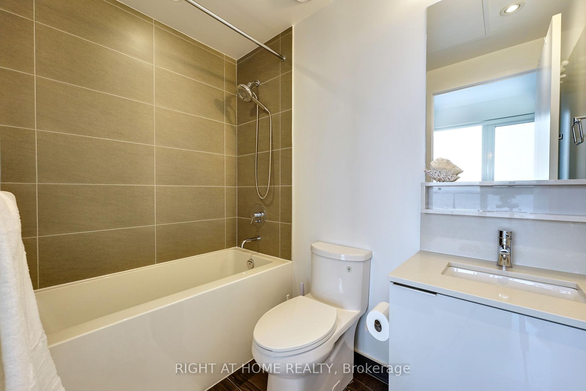2 Bedrooms Condo at 898 Portage, Vaughan For sale