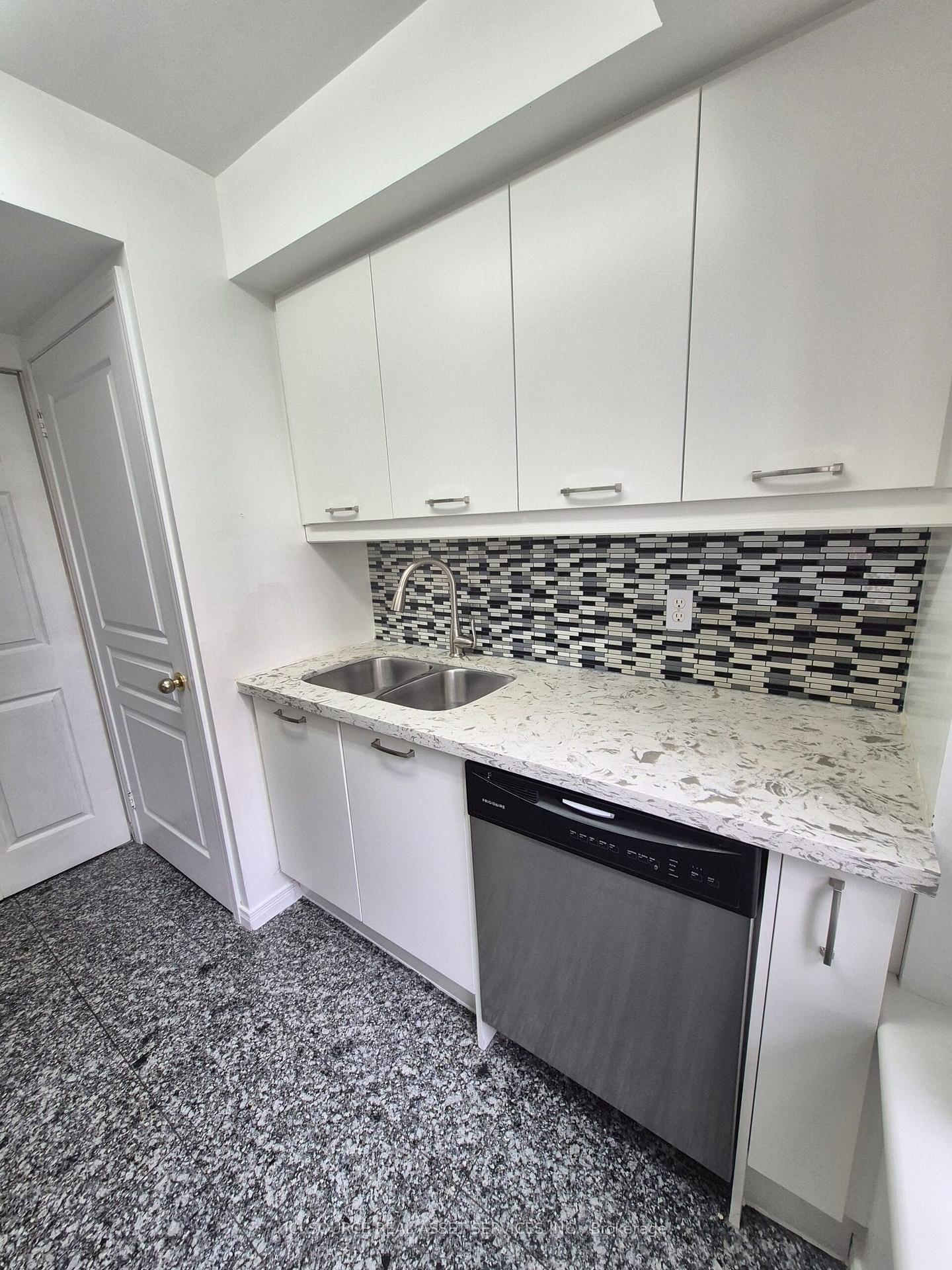 2 Bedrooms Condo at 51 Harrison Garden, Toronto For sale