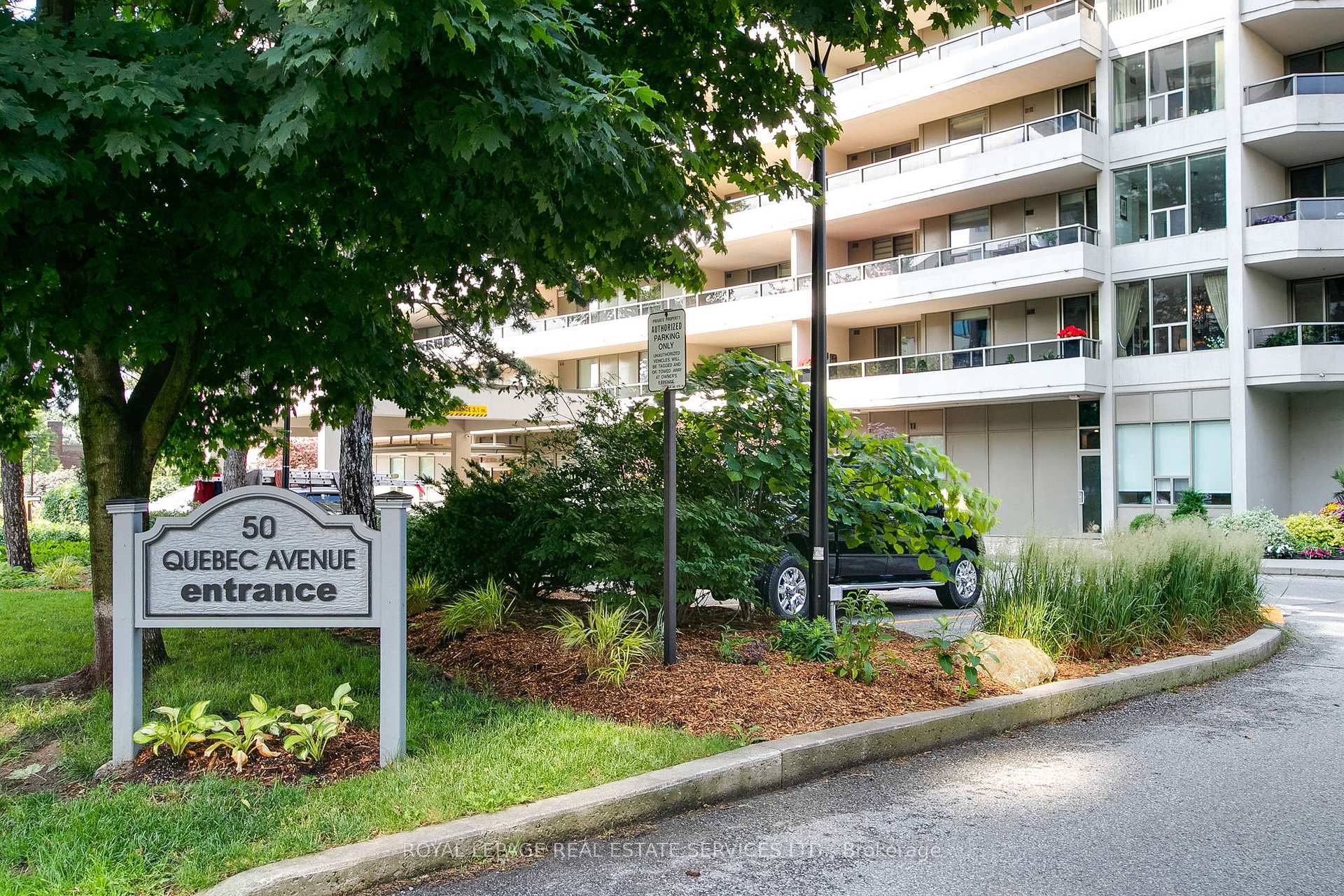 2 Bedrooms Condo at 50 Quebec, Toronto For sale
