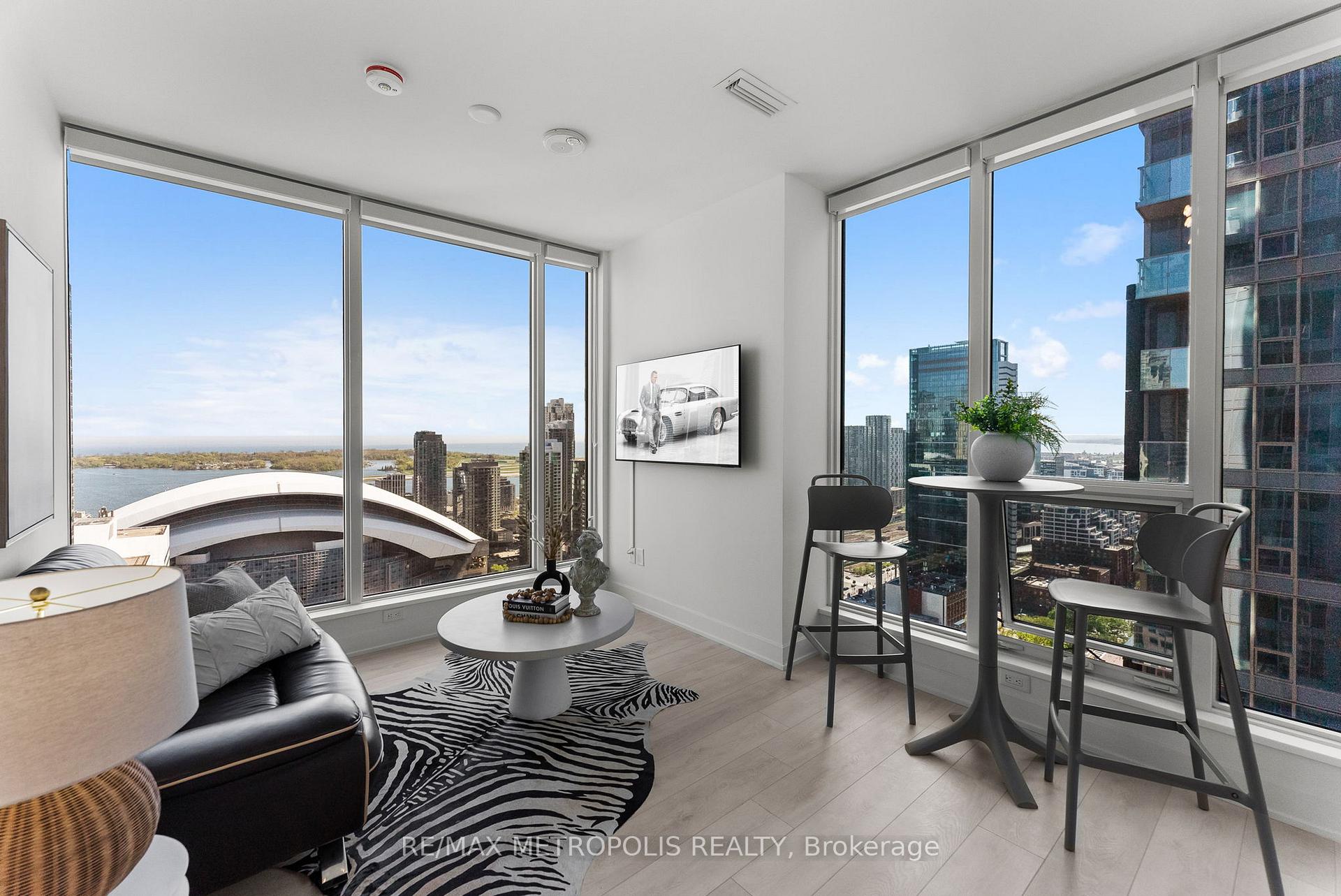 2 Bedrooms Condo at 15 Mercer, Toronto For sale