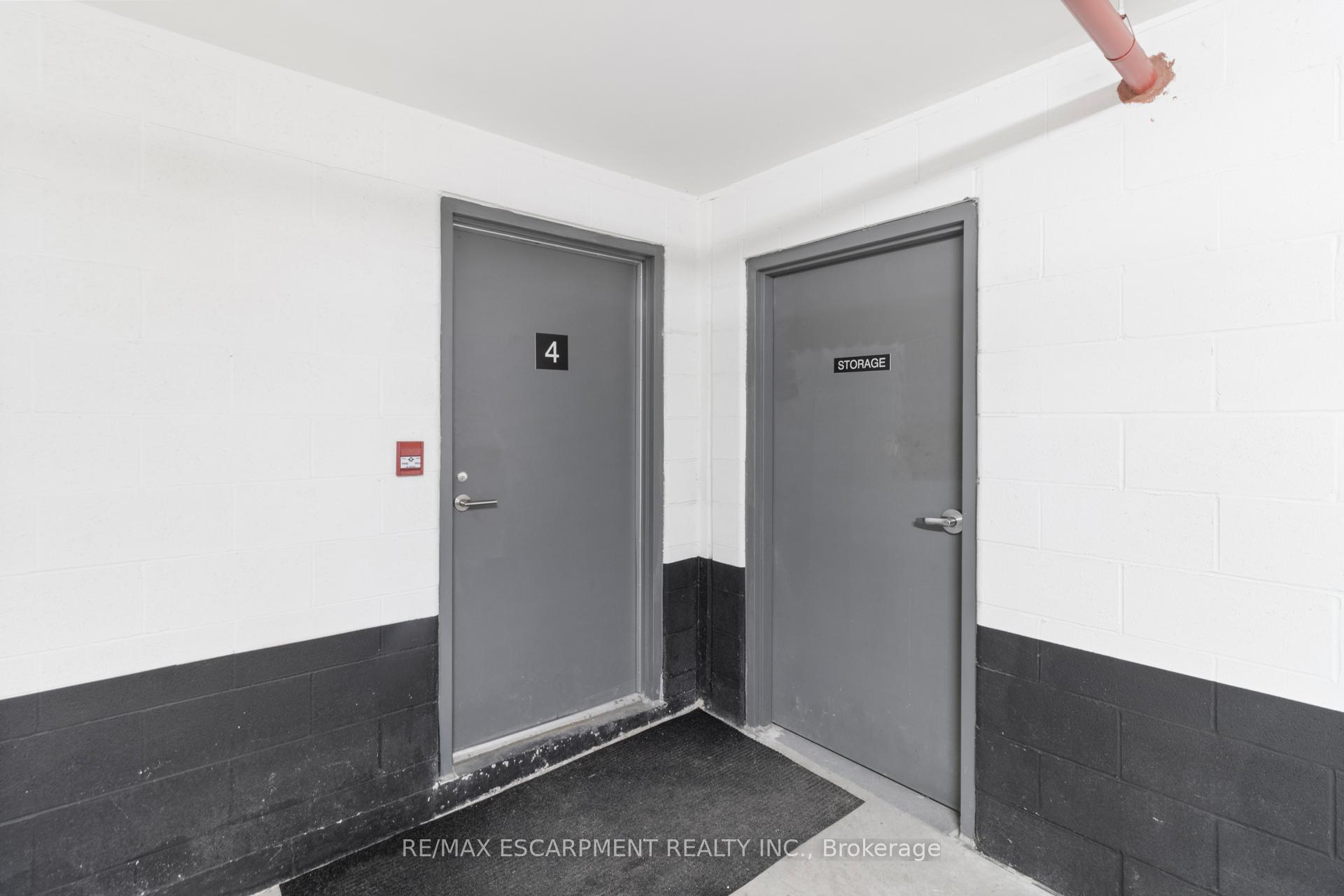 3 Bedrooms Condo at 2232 Bromsgrove, Mississauga For sale