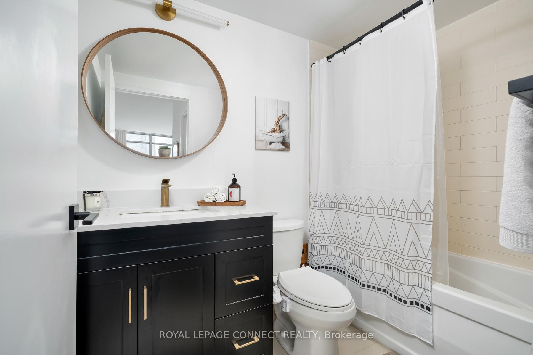 3 Bedrooms Condo at 5 Mariner, Toronto For sale