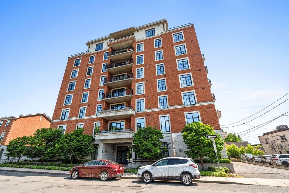 327 BREEZEHILL