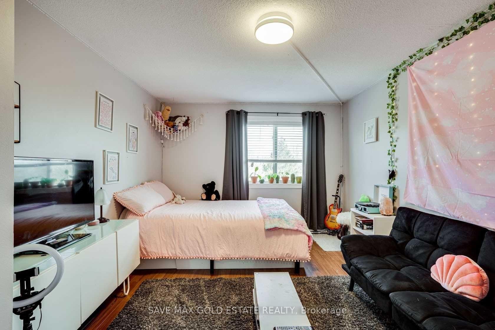 4 Bedrooms Condo at 1066 FALGARWOOD, Oakville For sale