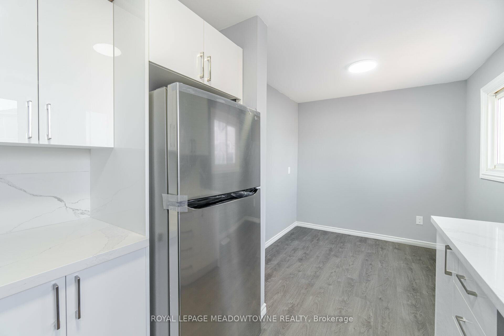 3 Bedrooms Condo at 11 Harrisford, Hamilton For sale