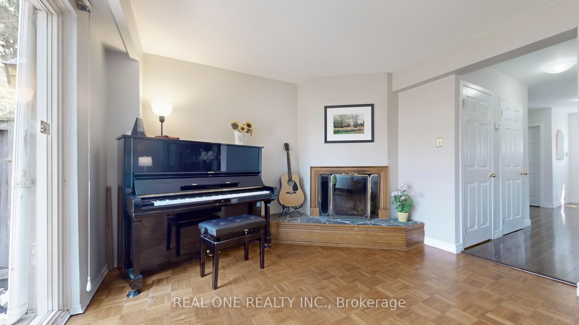 4 Bedrooms Condo at 54 Bonis, Toronto For sale