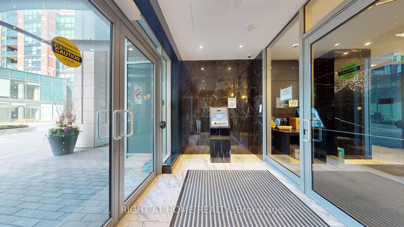1 Bedroom Condo at 31 Tippet,  Toronto For sale