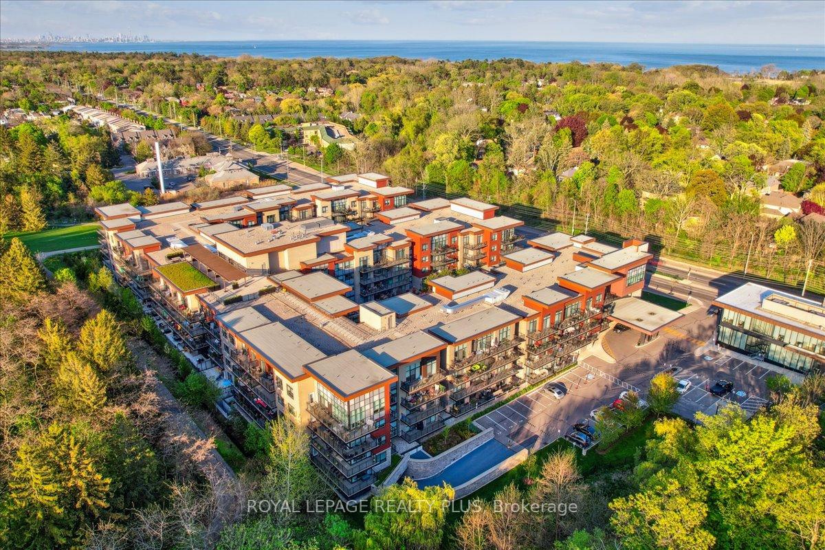 2 Bedrooms Condo at 1575 Lakeshore, Mississauga For sale