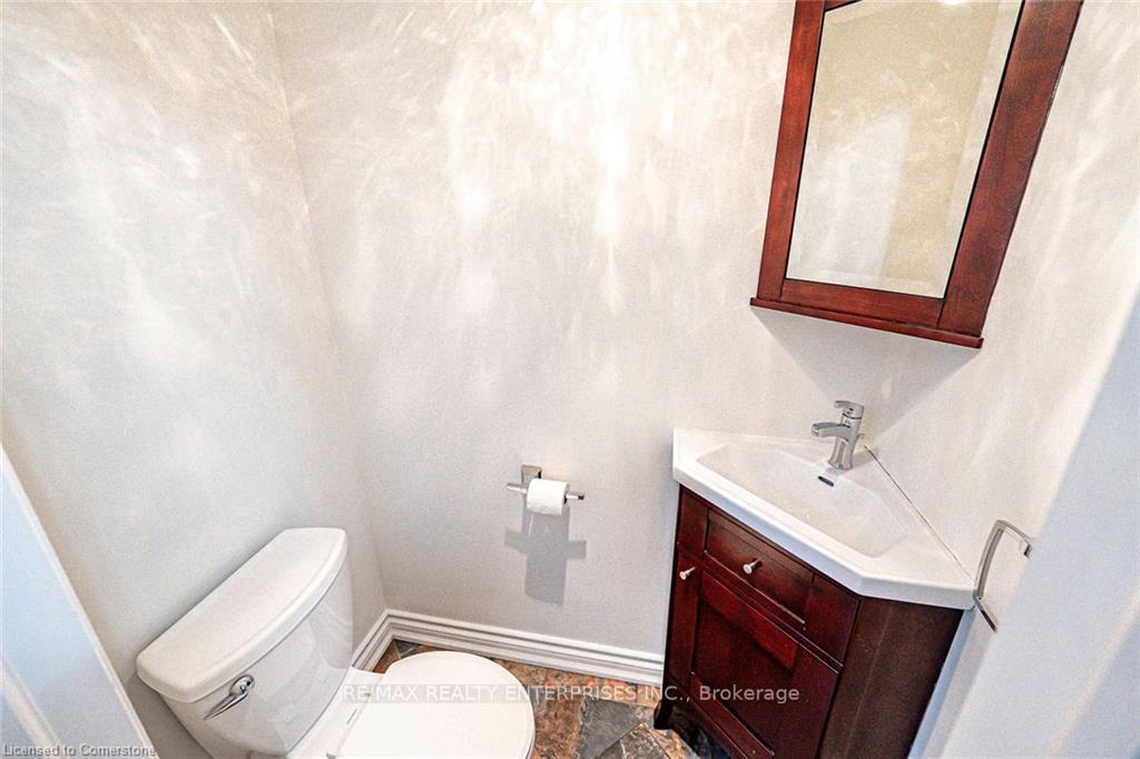 4 Bedrooms Condo at 1050 Shawnmarr, Mississauga For sale