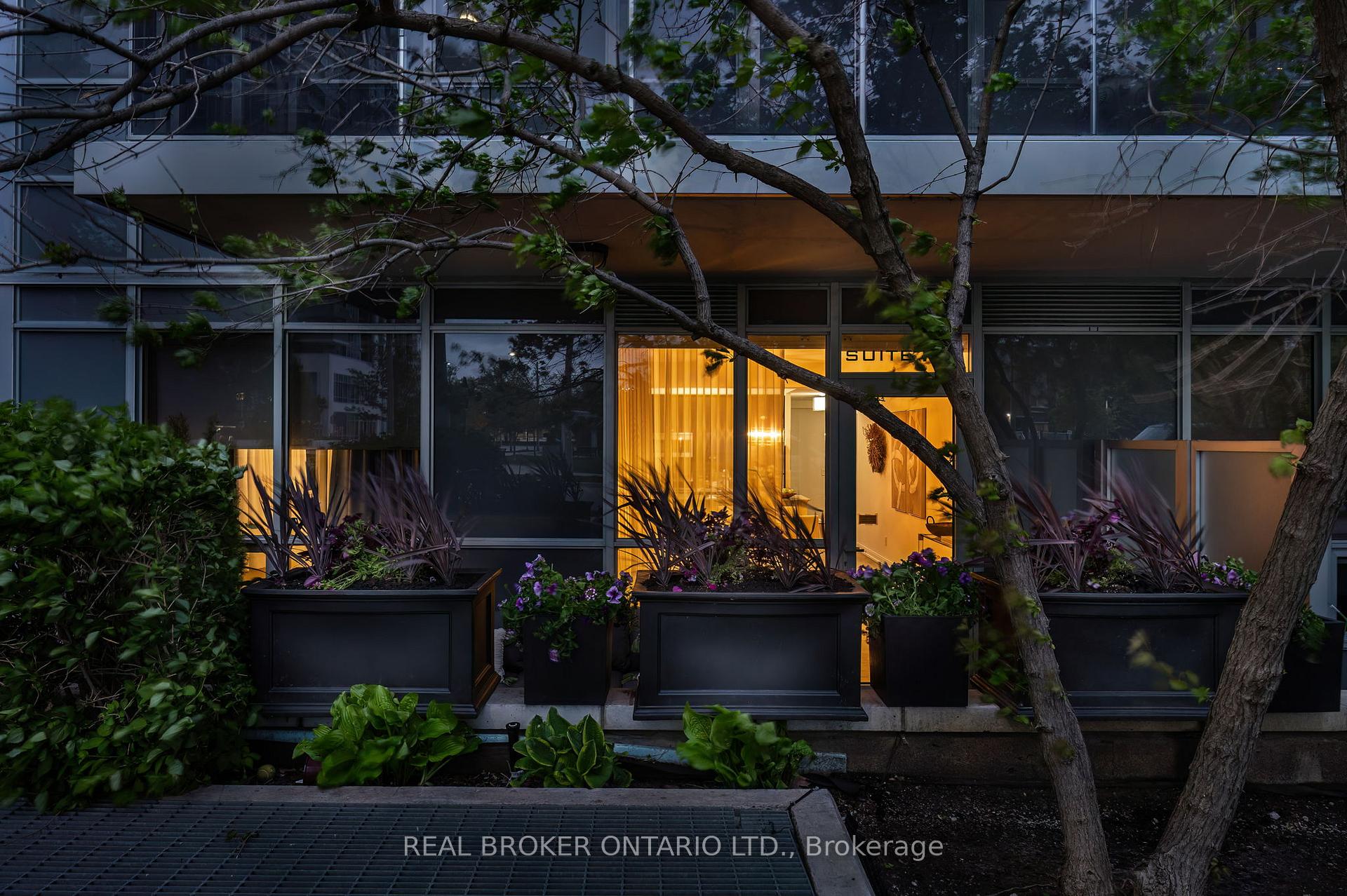 2 Bedrooms Condo at 181 Village Green, Toronto For sale
