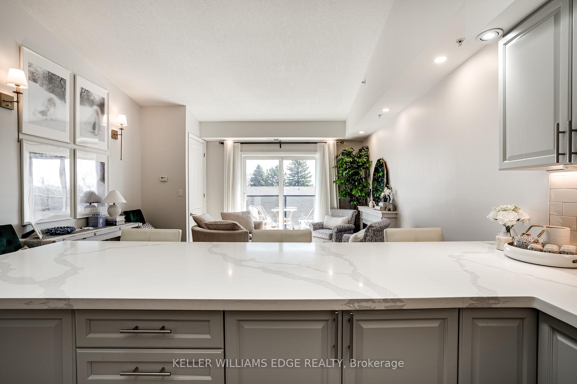 2 Bedrooms Condo at 170 Rockhaven,  Hamilton For sale