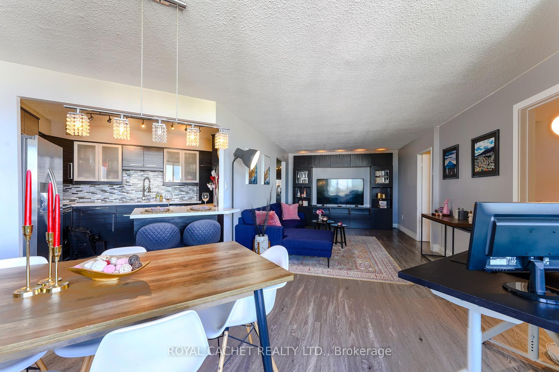 3 Bedrooms Condo at 75 Graydon Hall, Toronto For sale