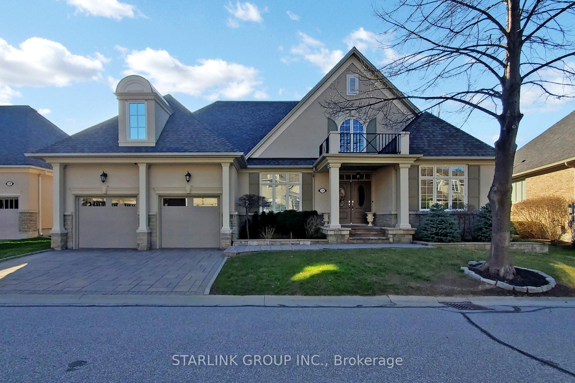 6 Bedrooms Condo at 729 Hidden Grove,  Mississauga For sale