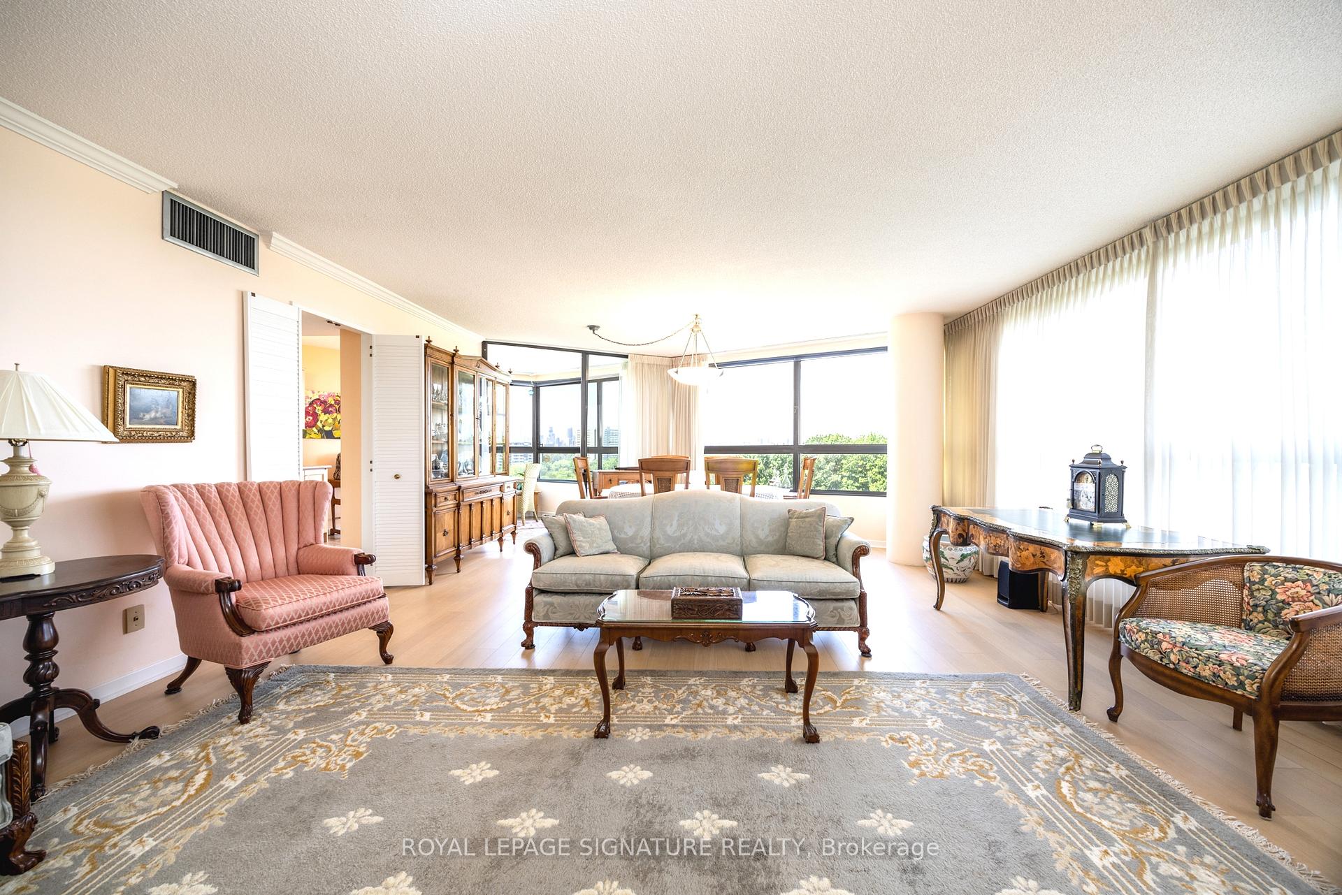 3 Bedrooms Condo at 1300 Bloor, Mississauga For sale