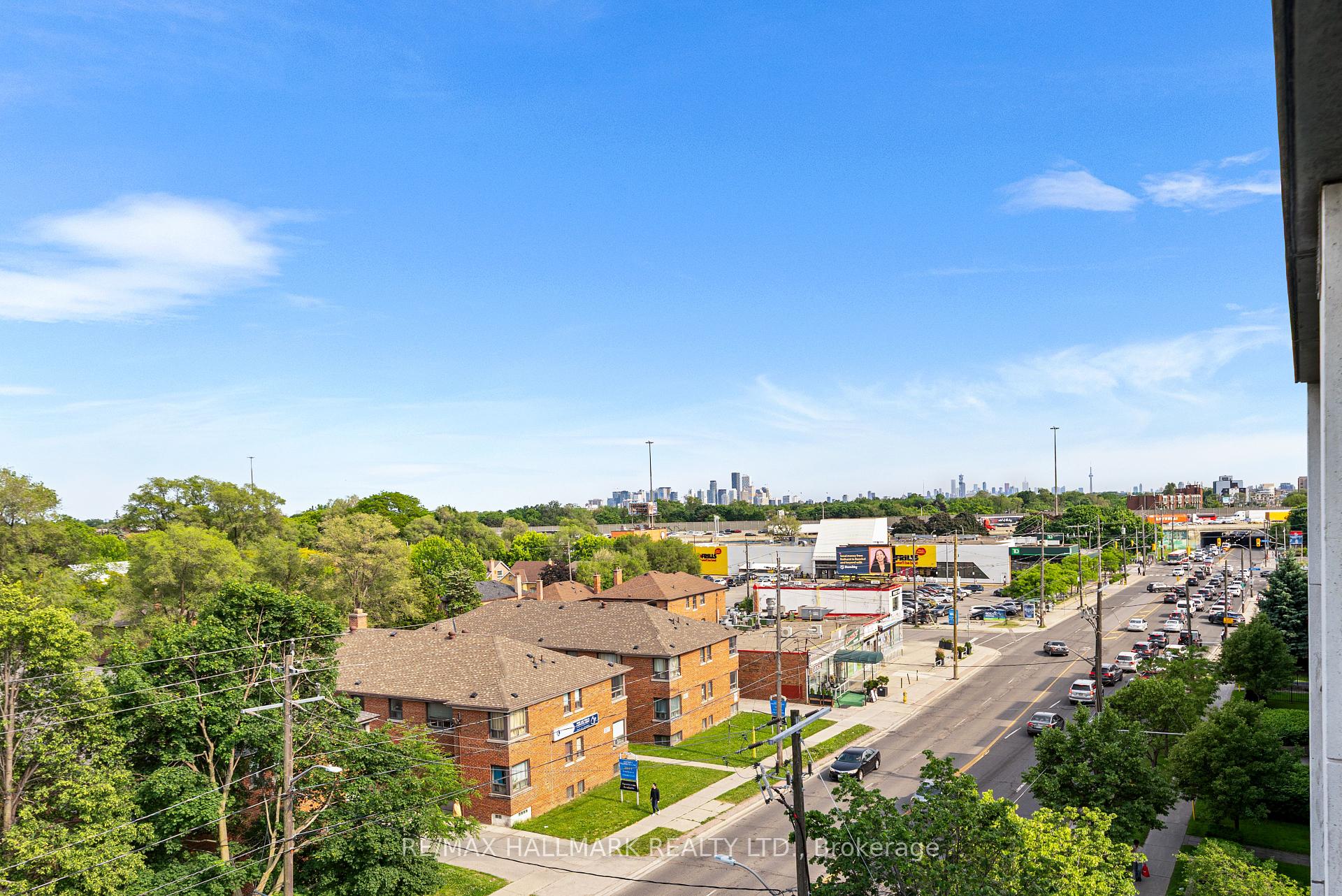 2 Bedrooms Condo at 3830 Bathurst, Toronto For sale