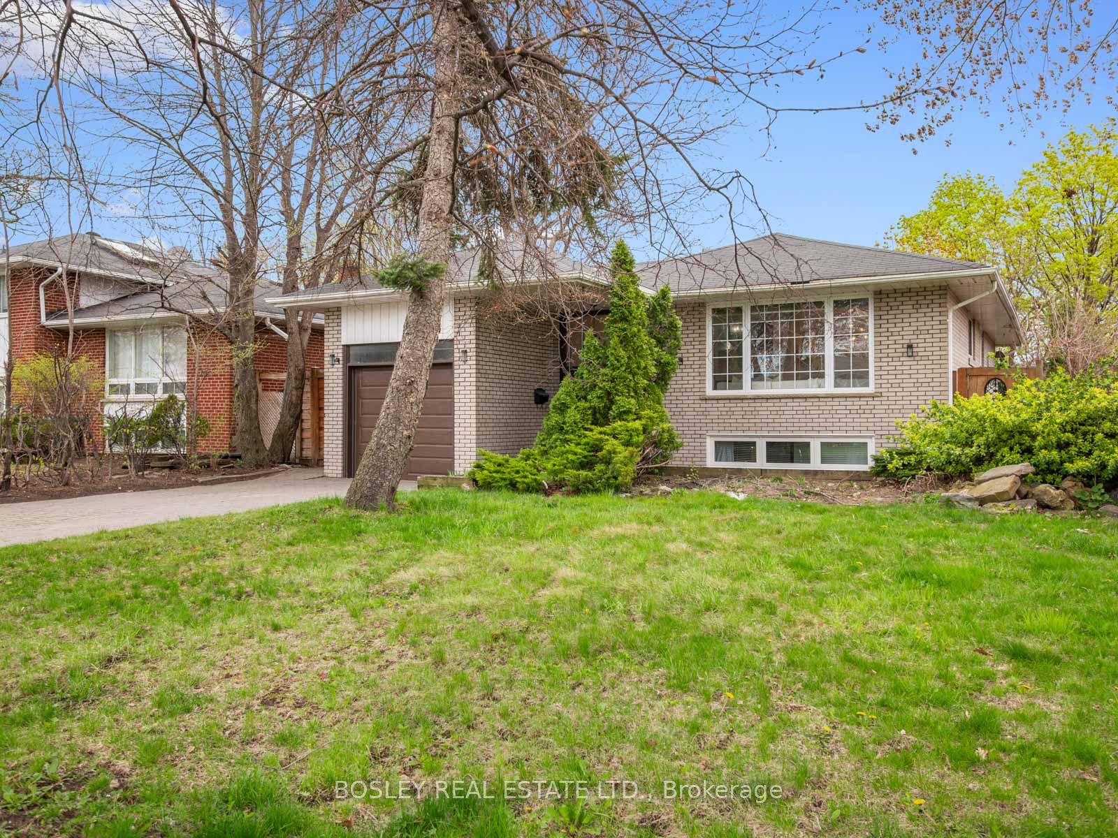 2744 Truscott Drive, Mississauga, ON L5J 2B7