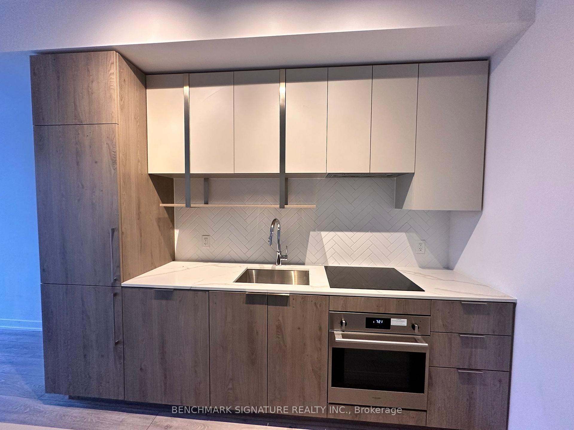 2 Bedrooms Condo at 15 Holmes, Toronto For sale