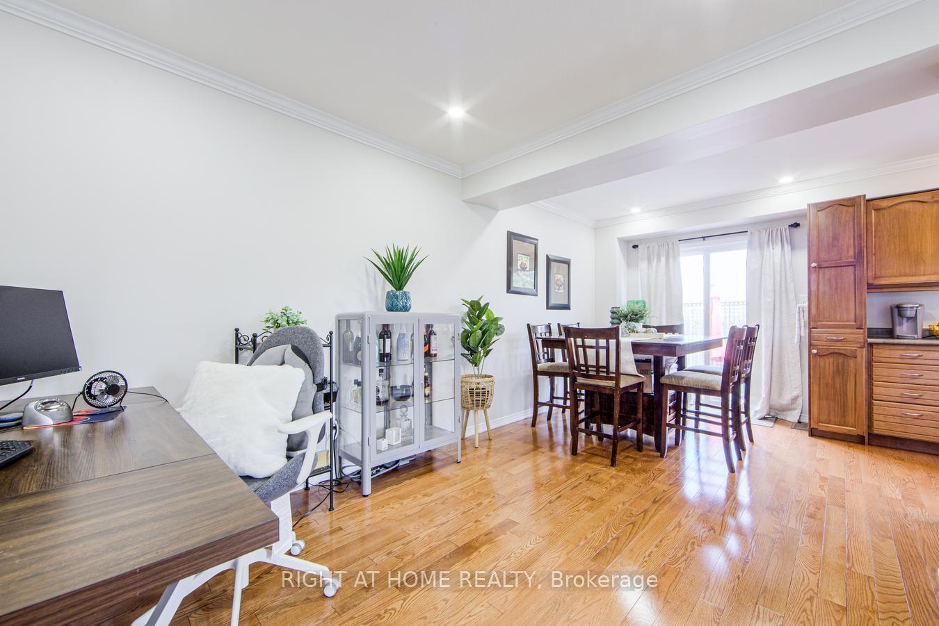 3 Bedrooms Condo at 7 Southside, Hamilton For sale