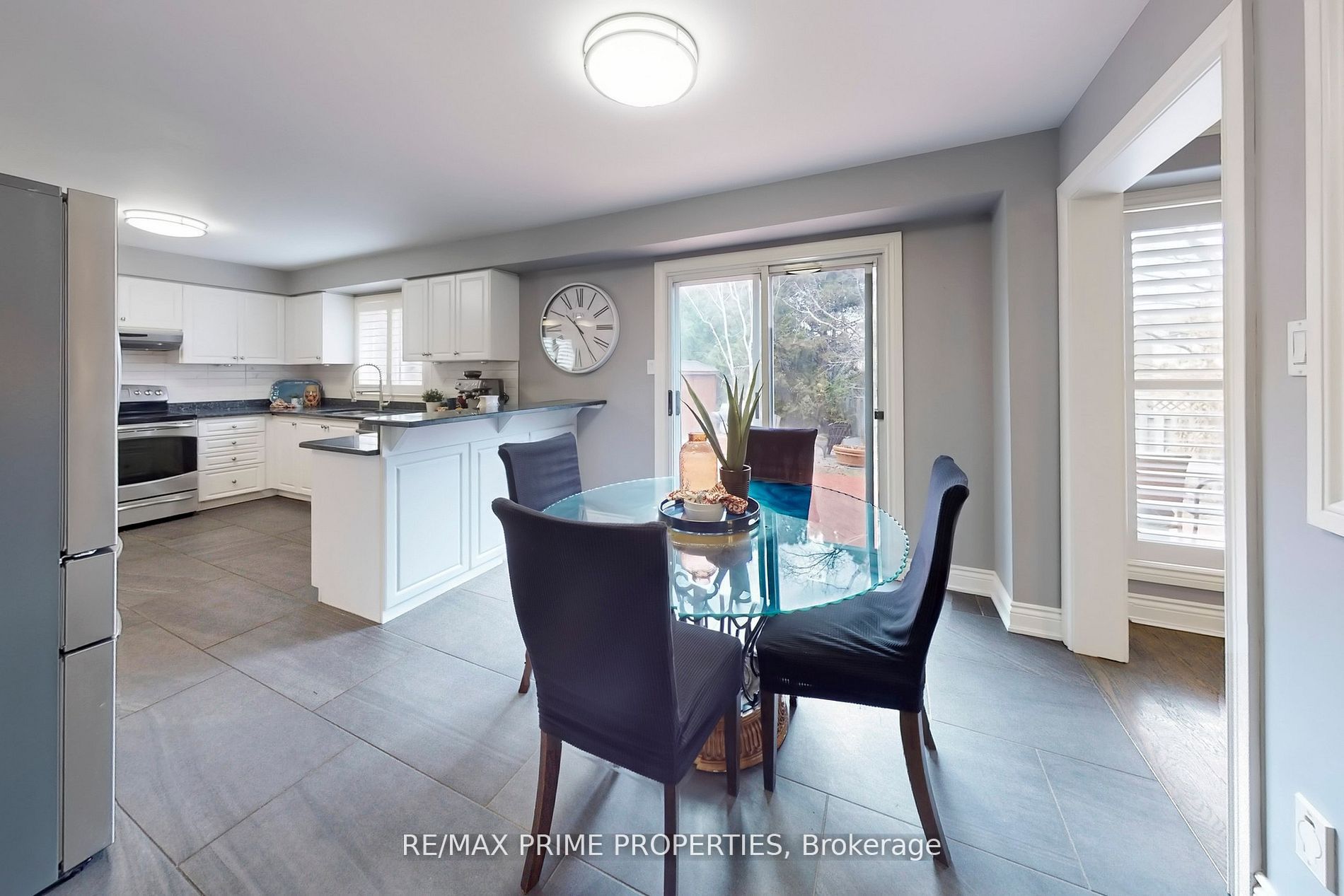 32 KENNETT Drive