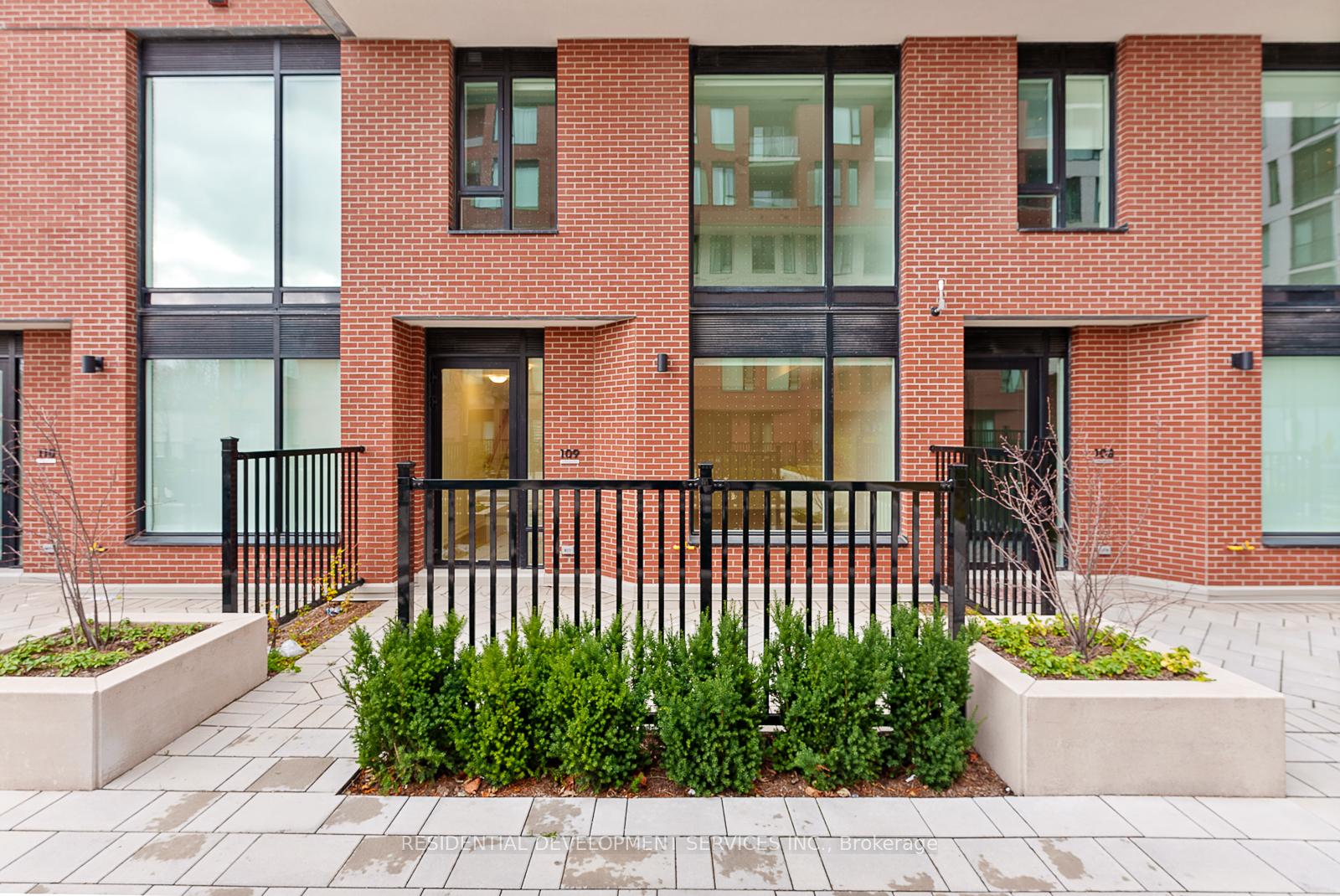 3 Bedrooms Condo at 15 Maryport,  Toronto For sale