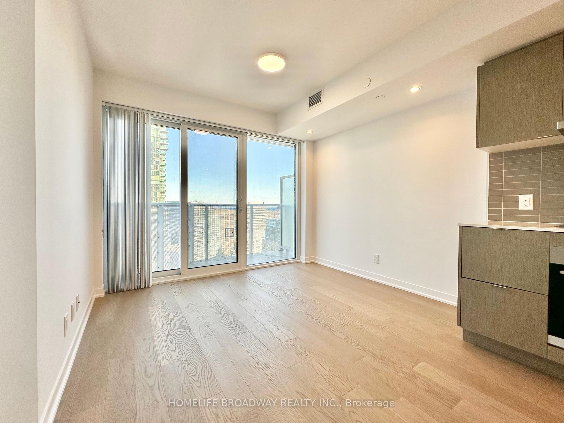 1 Bedroom Condo at 88 Harbour,  Toronto For sale