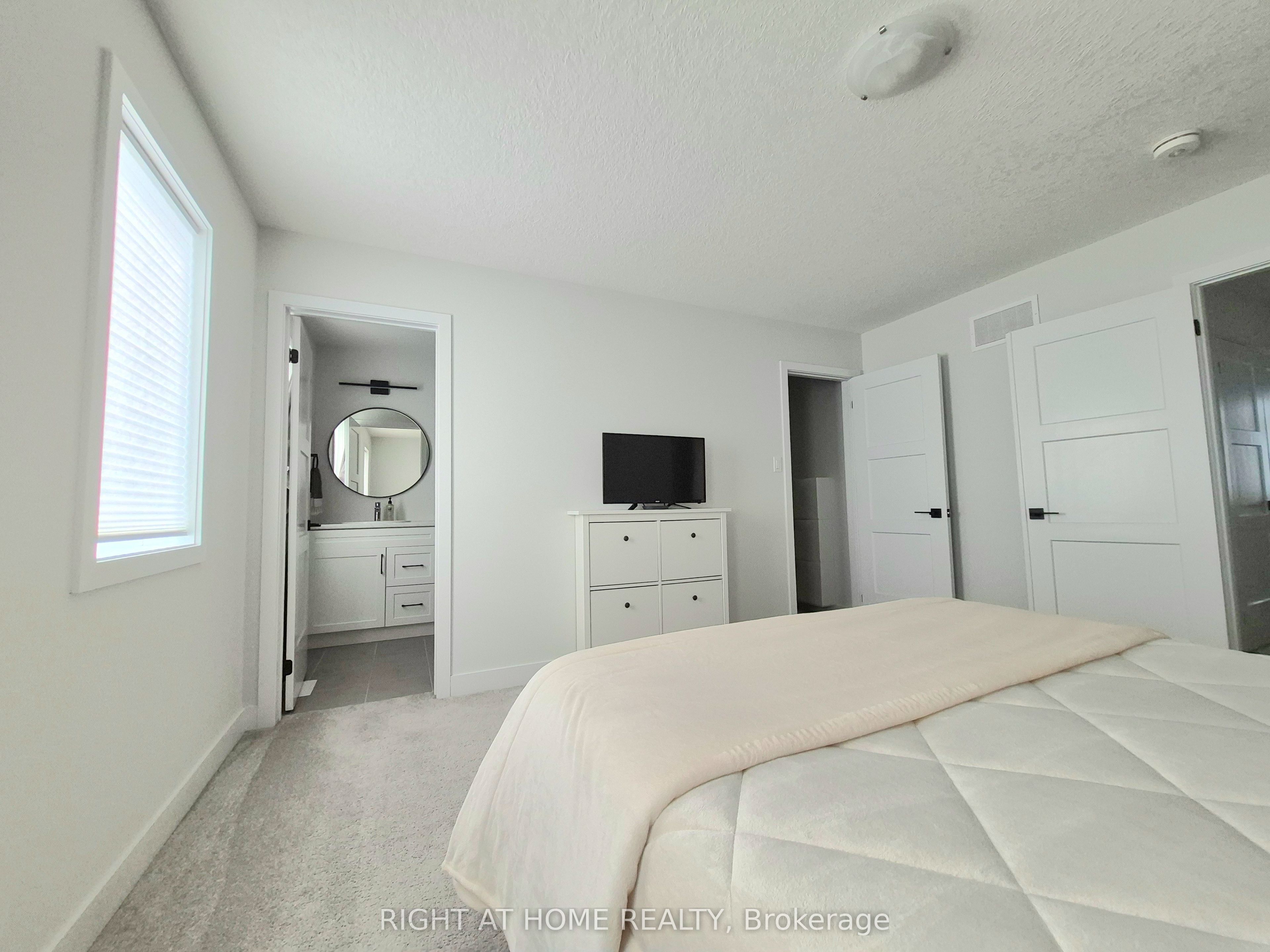 89 Archer Avenue