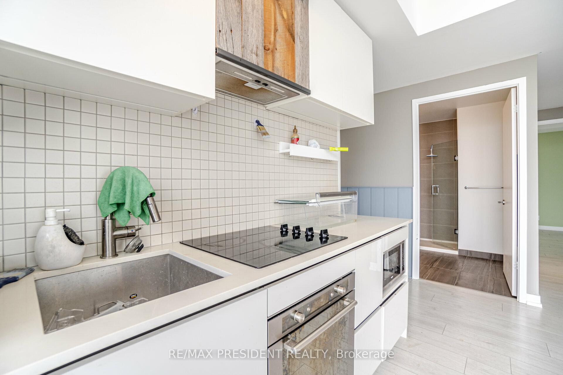 3 Bedrooms Condo at 5 Buttermill, Vaughan For sale