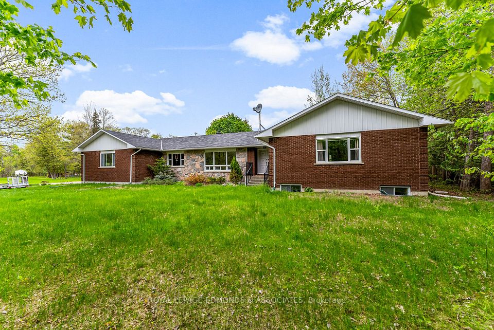 23 Eileen Street, Laurentian Valley, ON K8A 6W2