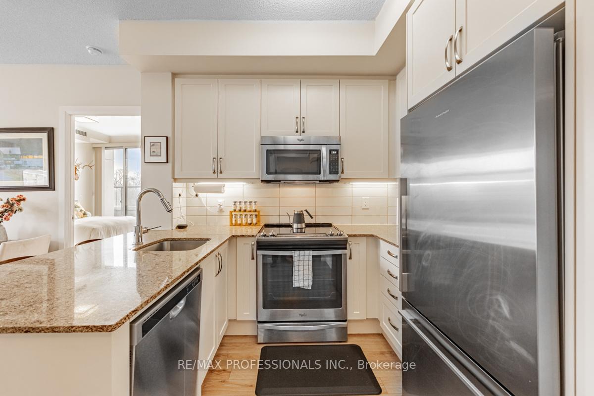 2 Bedrooms Condo at 2 Old Mill,  Toronto For sale