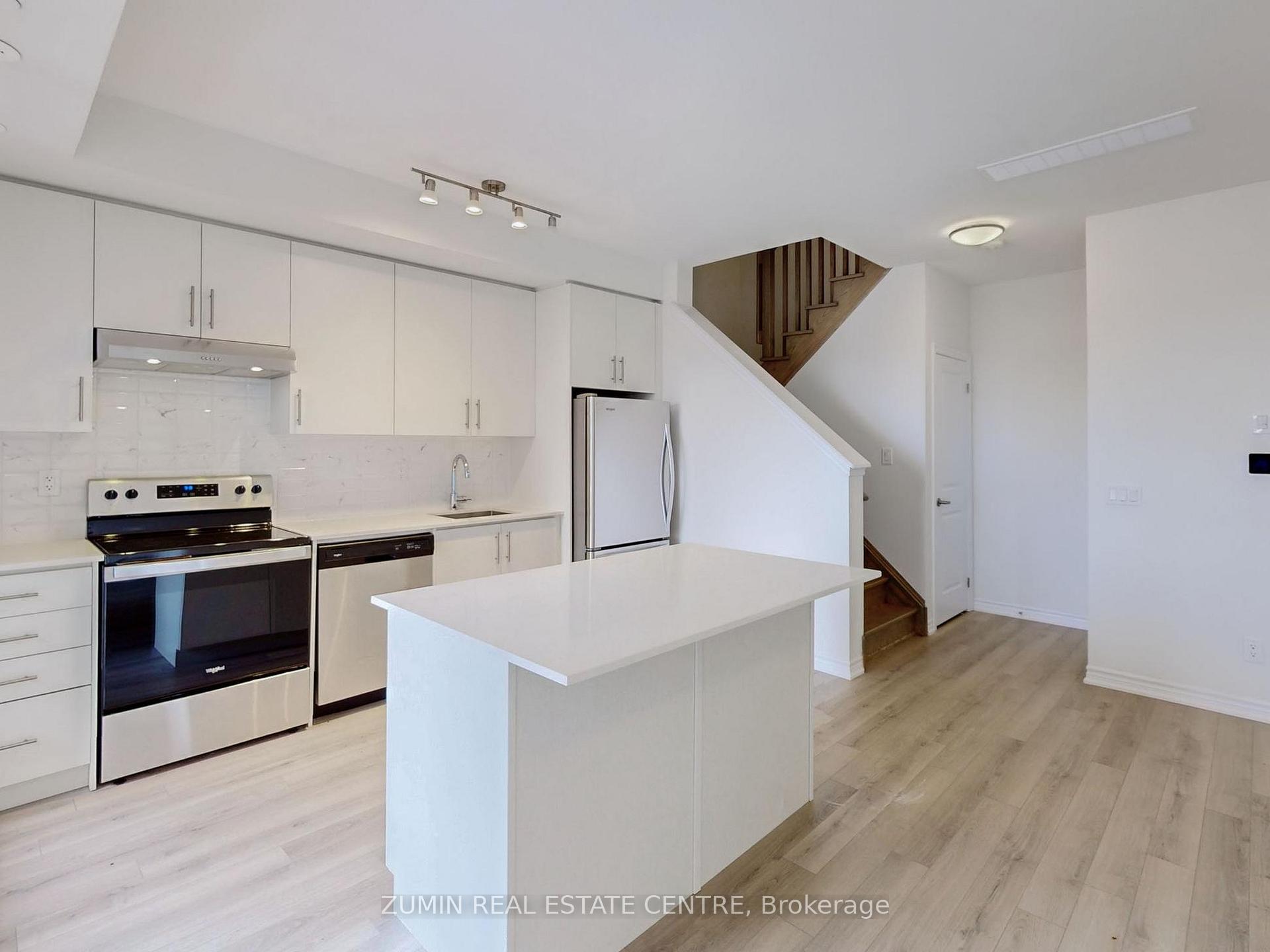 2 Bedrooms Condo at 349 Wheat Boom, Oakville For sale