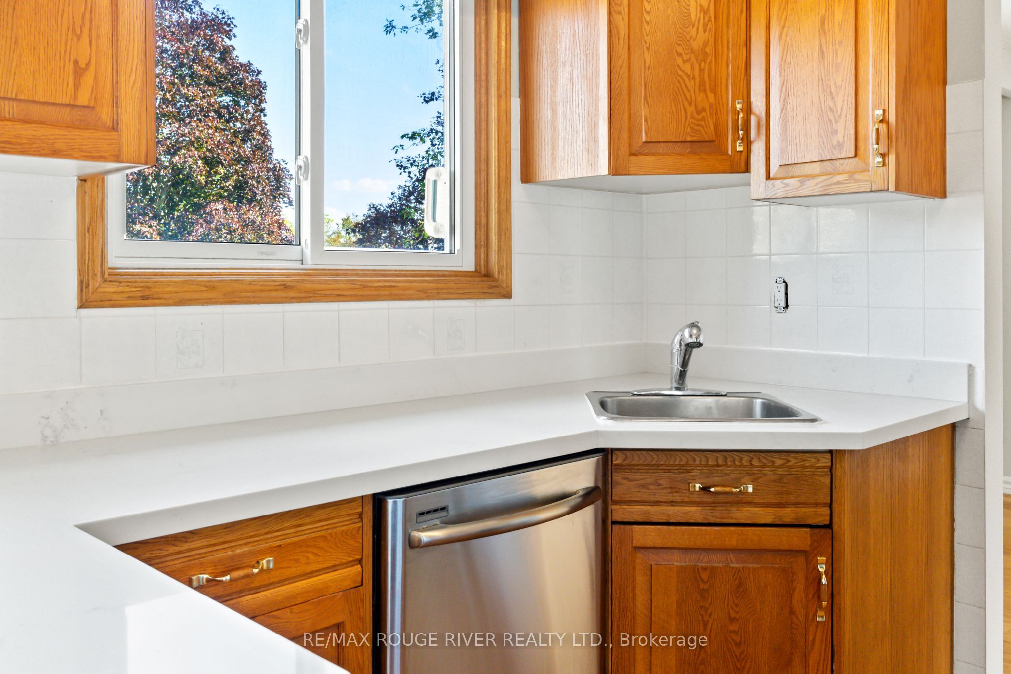1 Applewood Crescent