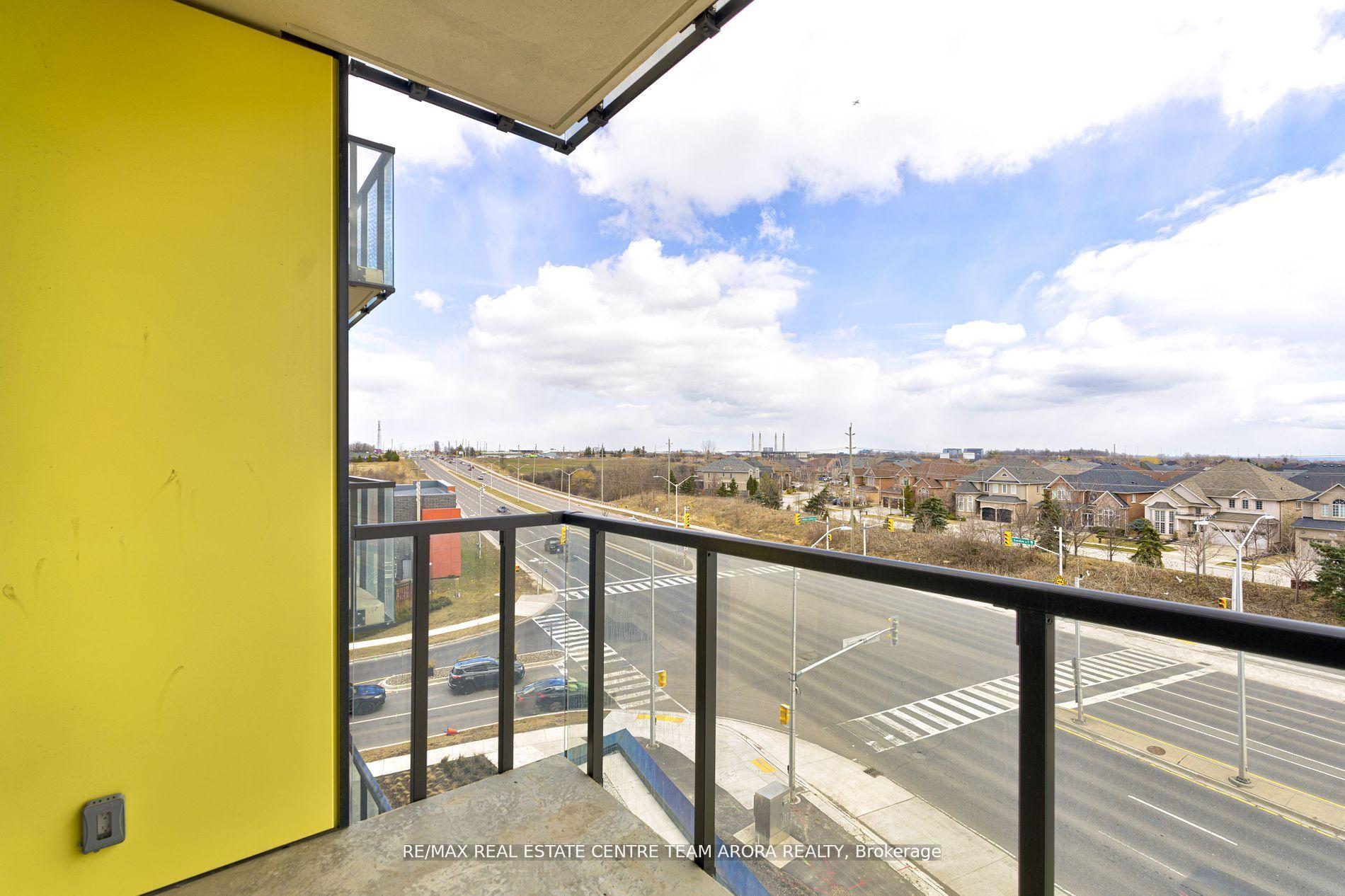 2 Bedrooms Condo at 1415 Dundas, Oakville For sale