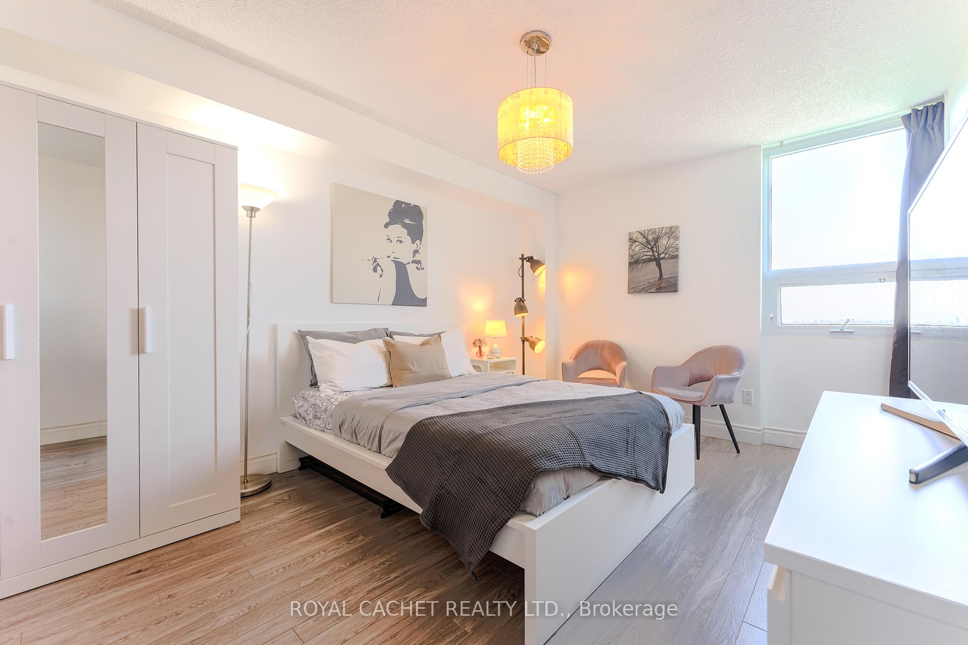 3 Bedrooms Condo at 75 Graydon Hall, Toronto For sale