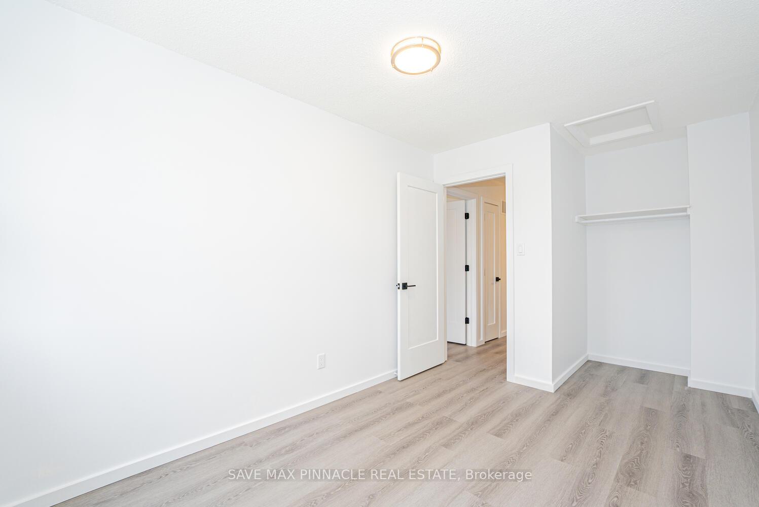 4 Bedrooms Condo at 2120 Rathburn,  Mississauga For sale