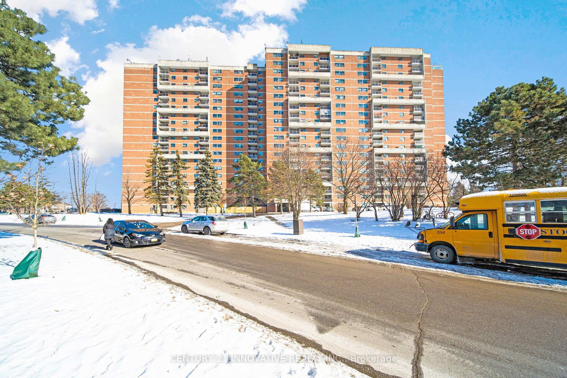2 Bedrooms Condo at 100 Wingarden, Toronto For sale