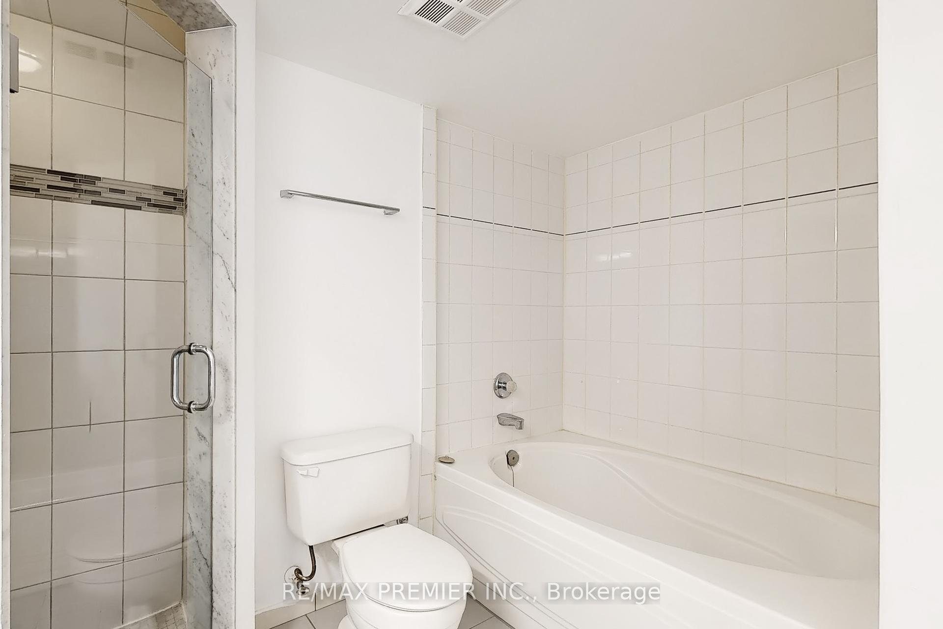 3 Bedrooms Condo at 1 Rowntree, Toronto For sale