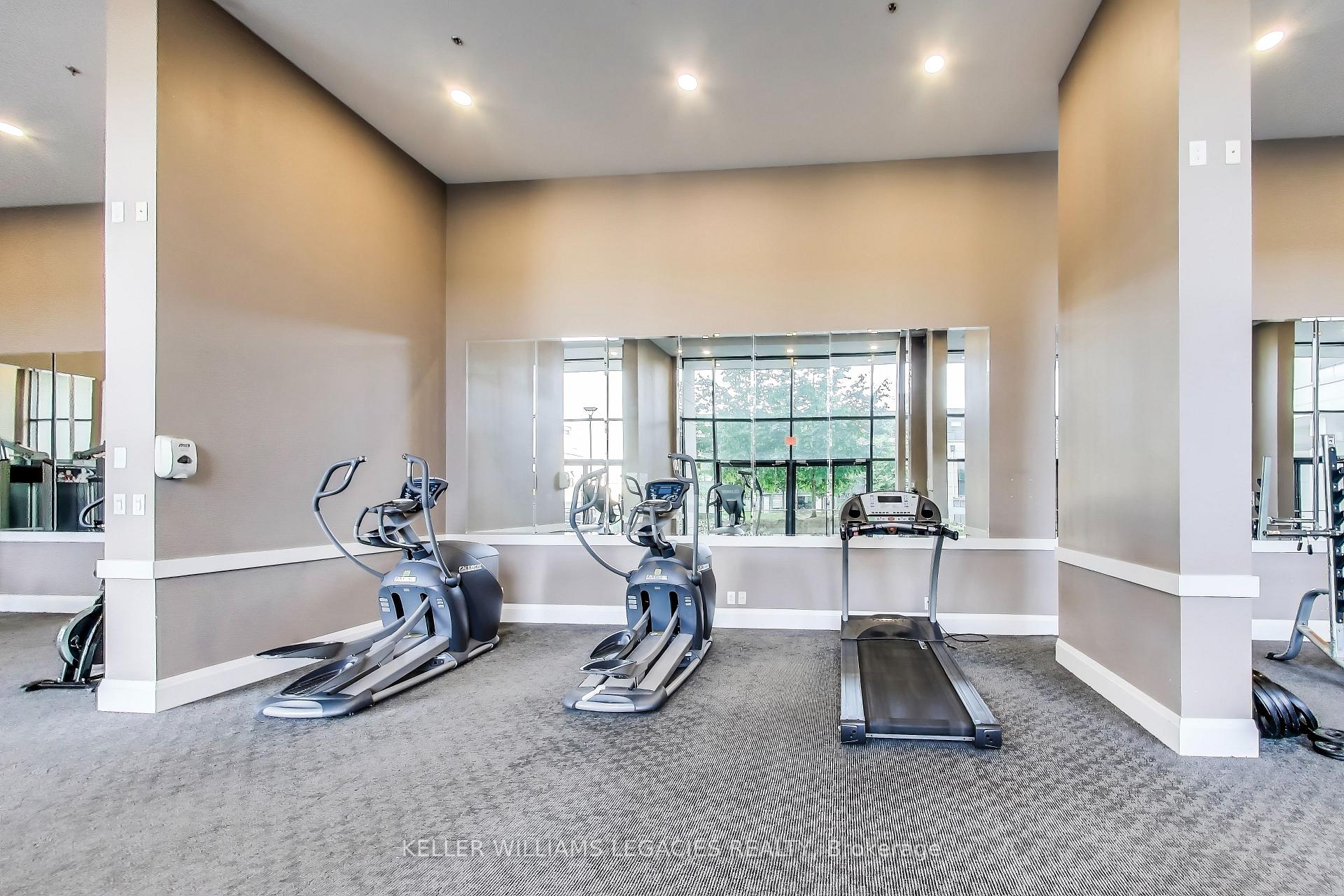 1 Bedroom Condo at 12 Woodstream, Vaughan For sale
