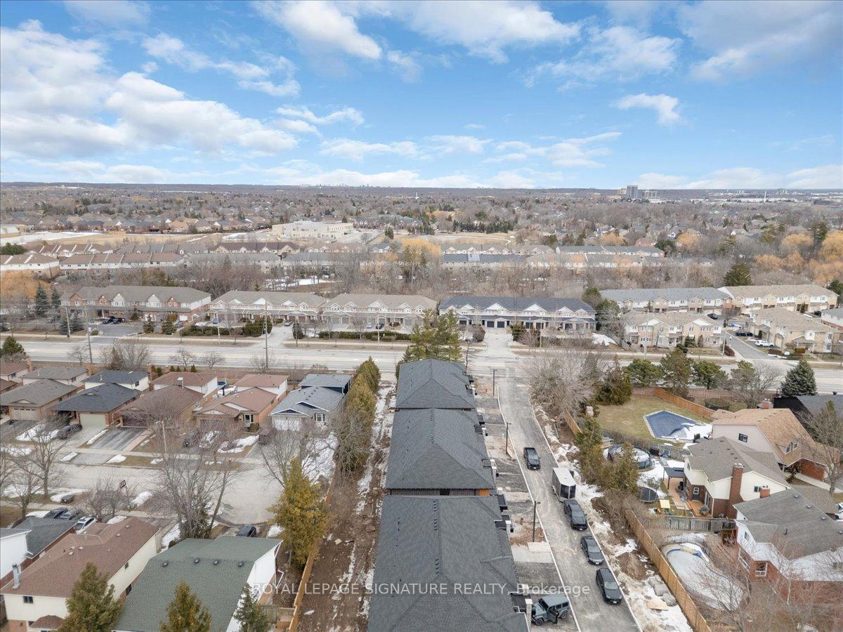 3 Bedrooms Condo at 2154 Walkers,  Burlington For sale