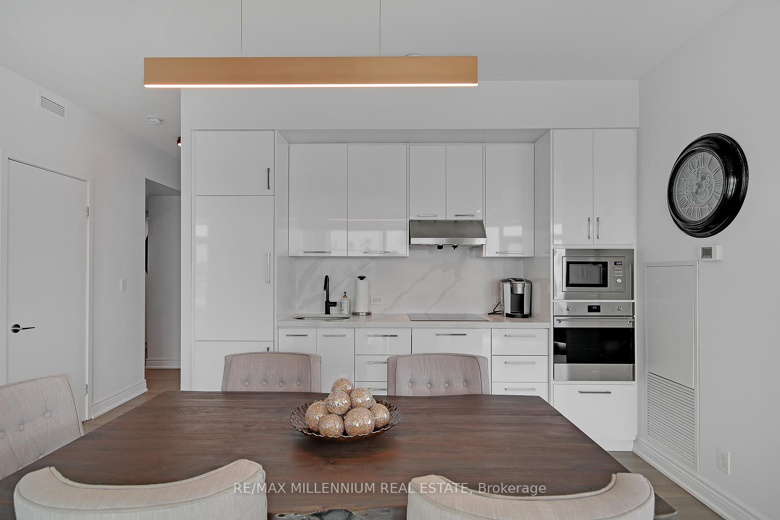 3 Bedrooms Condo at 12 York,  Toronto For sale